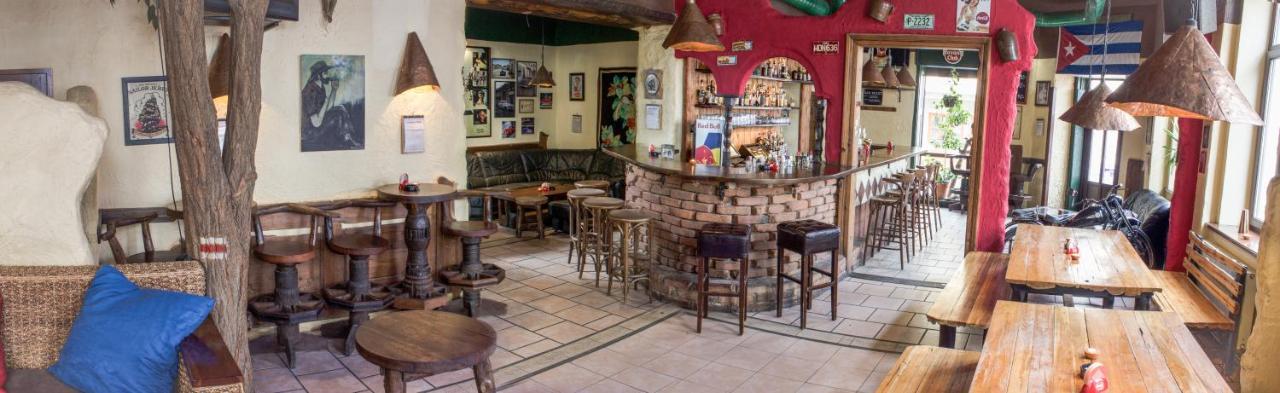 Cuba Bar & Hostel Ceske Budejovice Dış mekan fotoğraf