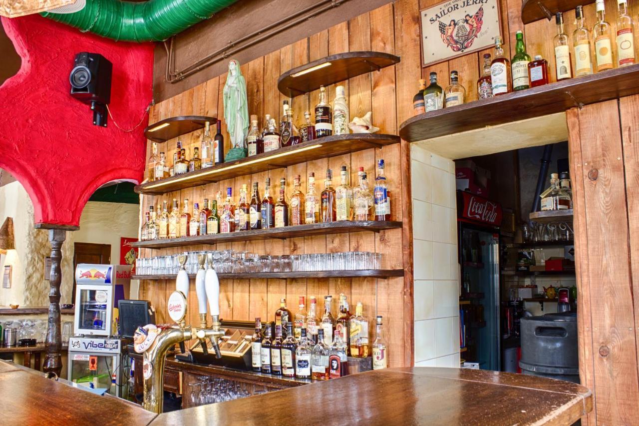 Cuba Bar & Hostel Ceske Budejovice Dış mekan fotoğraf