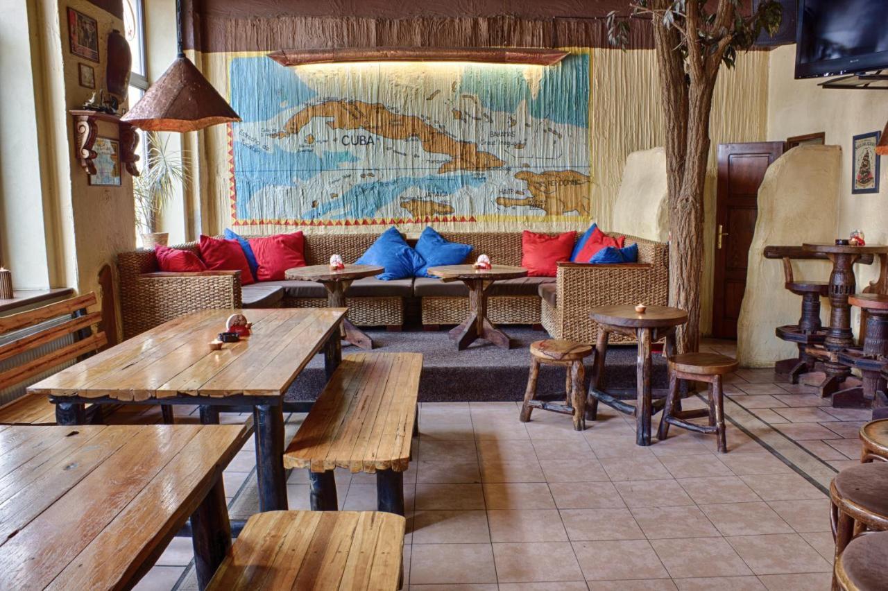 Cuba Bar & Hostel Ceske Budejovice Dış mekan fotoğraf
