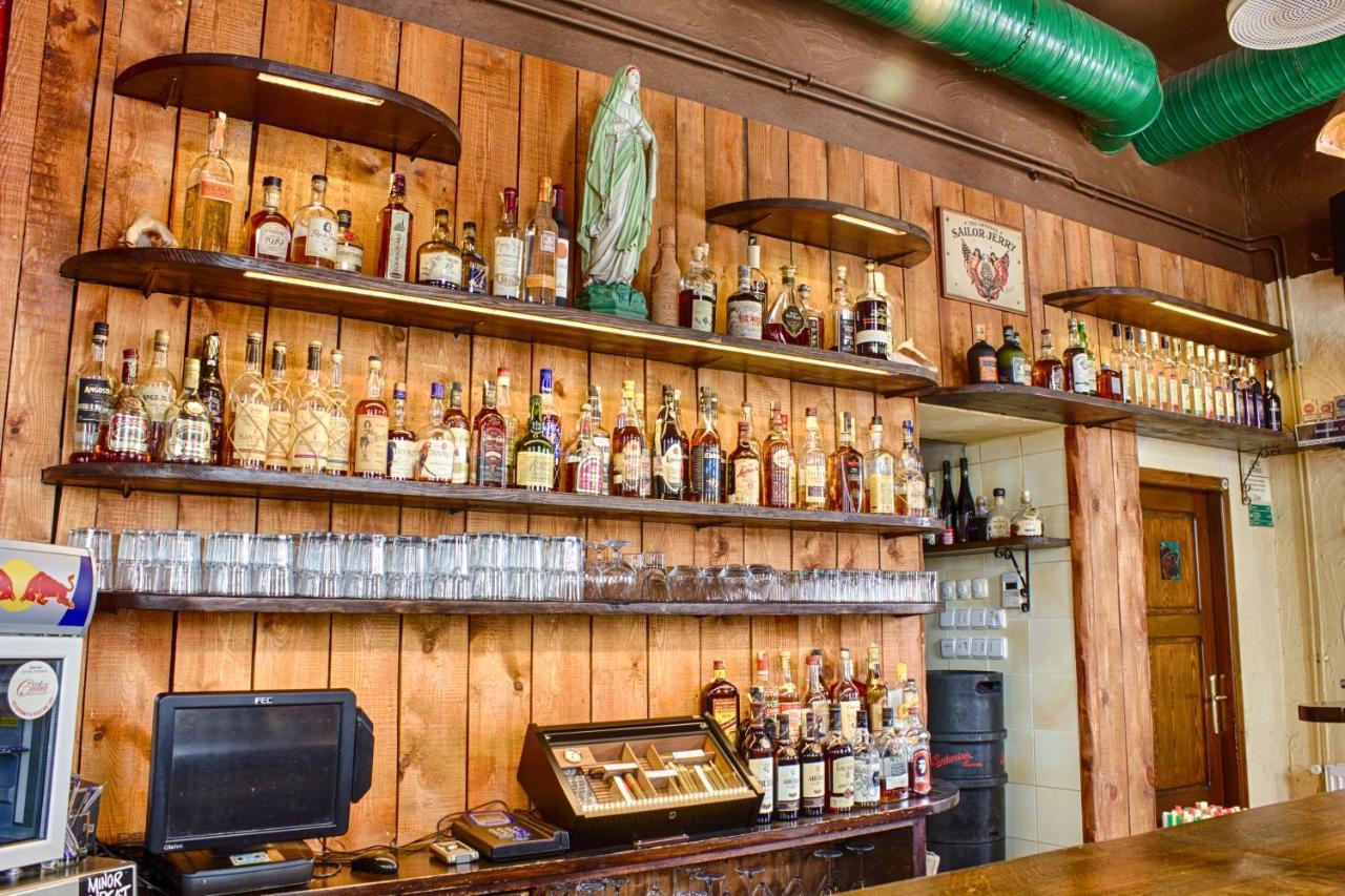 Cuba Bar & Hostel Ceske Budejovice Dış mekan fotoğraf